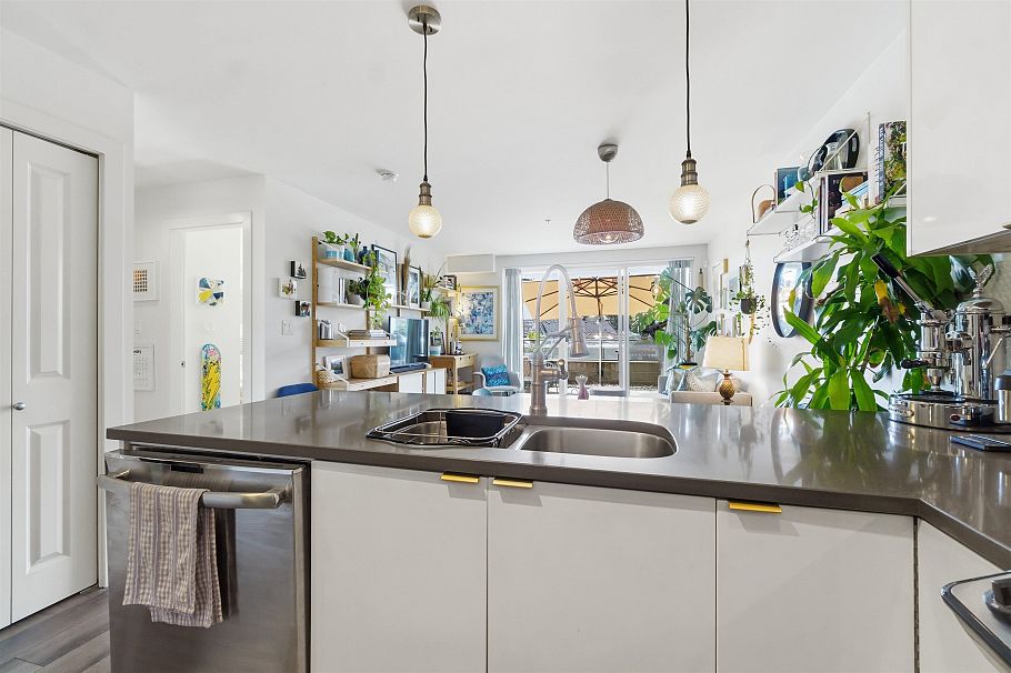 212 4338 Commercial Street Vancouver, BC - 16