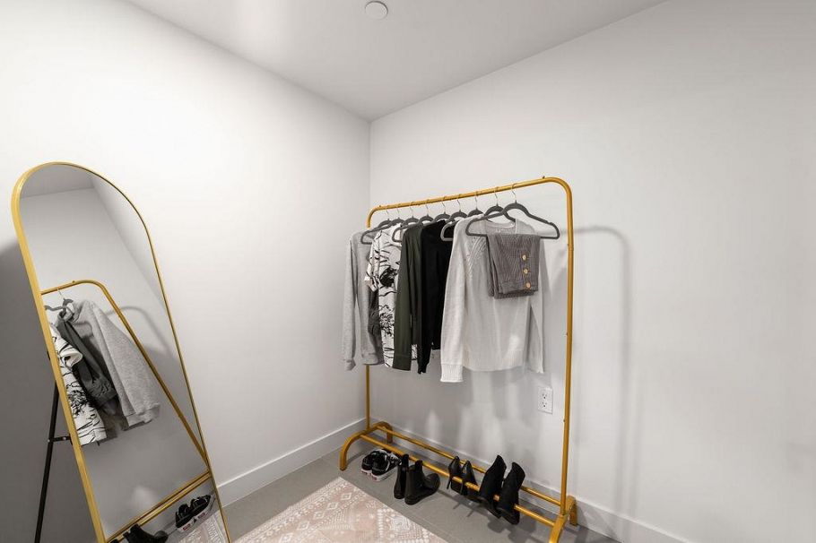 307 2419 Grant Street Vancouver, BC - 12