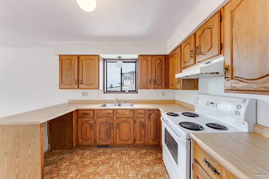 586 E 59th Avenue Vancouver, BC - 16