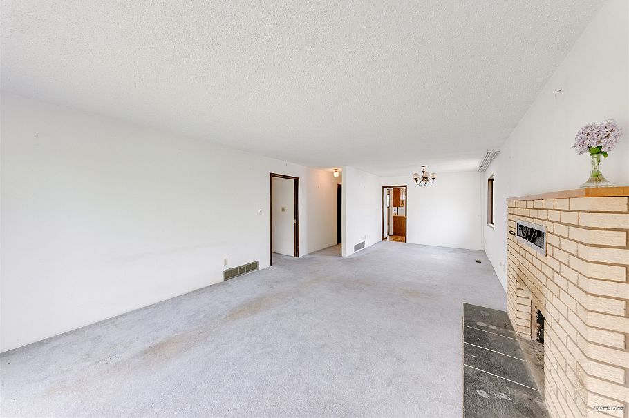 586 E 59th Avenue Vancouver, BC - 13