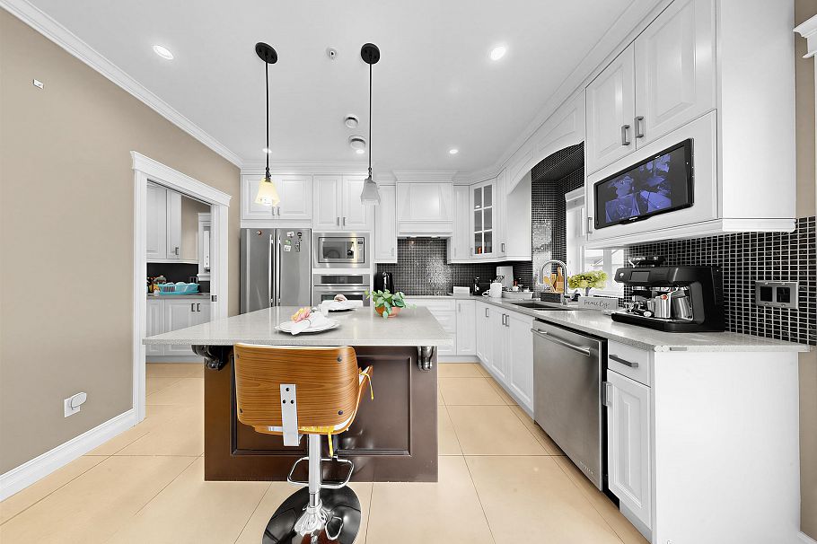 2456 E 45th Avenue Vancouver, BC - 8