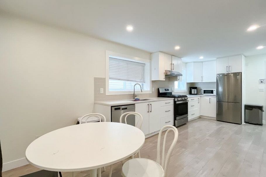320 E 57th Avenue Vancouver, BC - 28