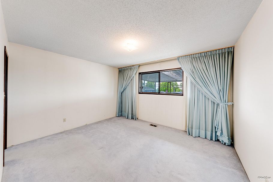 586 E 59th Avenue Vancouver, BC - 32