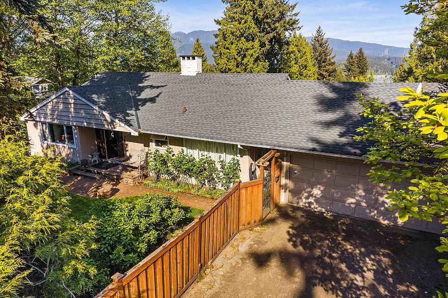 998 Fairway Drive North Vancouver, BC - 3