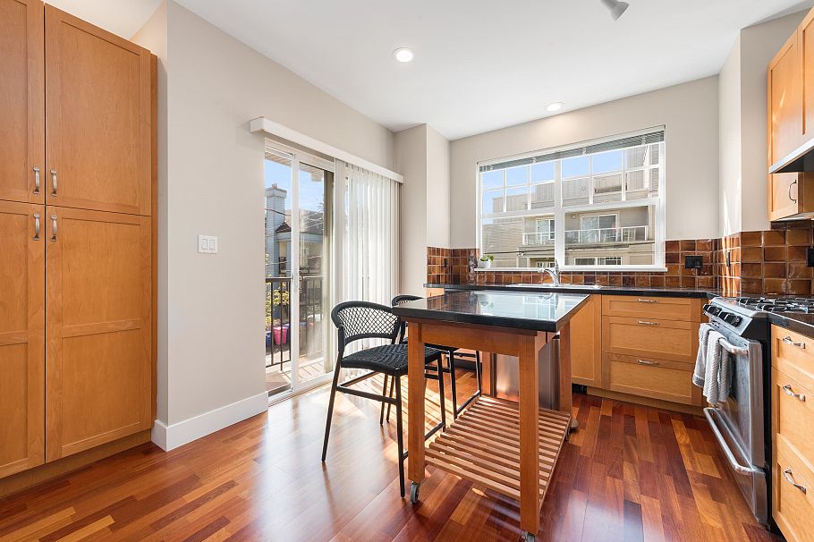 888 W 15th Avenue Vancouver, BC - 12