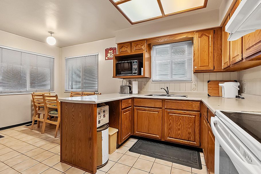 352 E 38th Avenue Vancouver, BC - 6