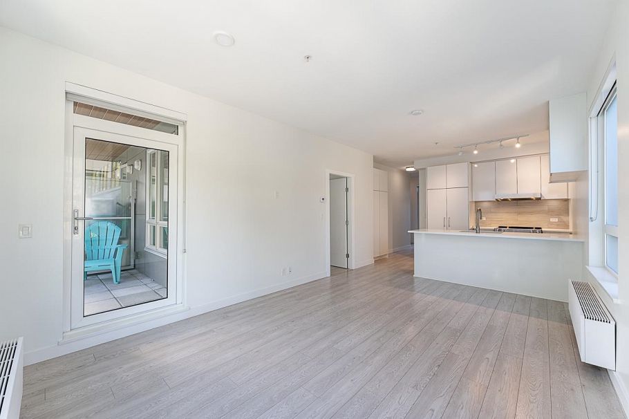 204 711 W 14th Street North Vancouver, BC - 12
