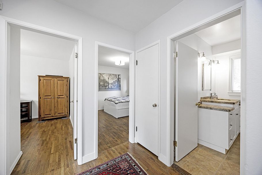1388 E 20th Street North Vancouver, BC - 13