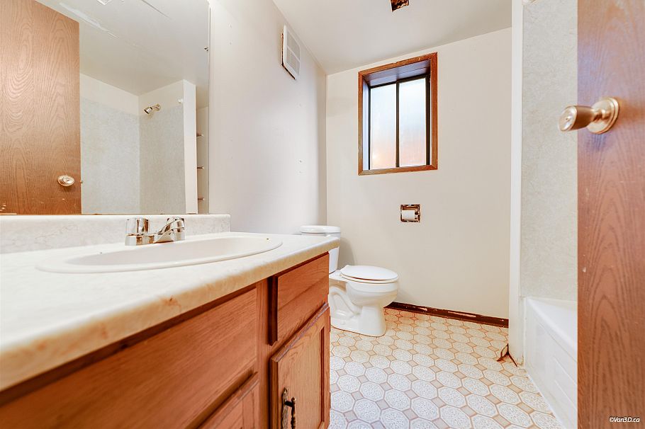 586 E 59th Avenue Vancouver, BC - 8
