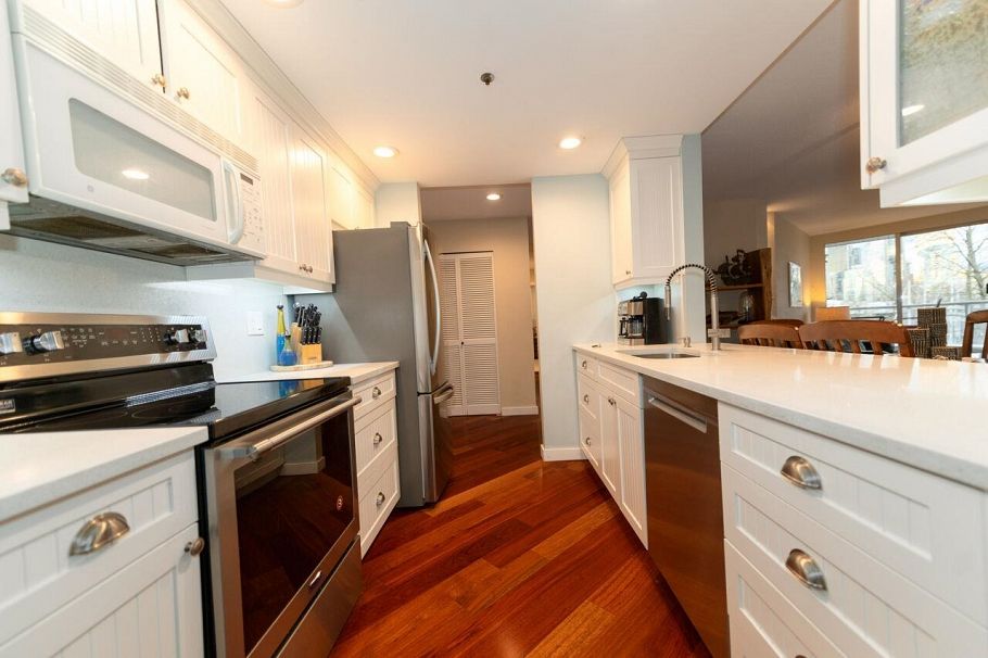 302 1502 Island Park Walk Vancouver, BC - 11