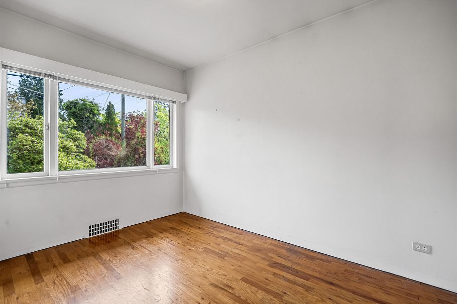 2762 Newmarket Drive North Vancouver, BC - 9