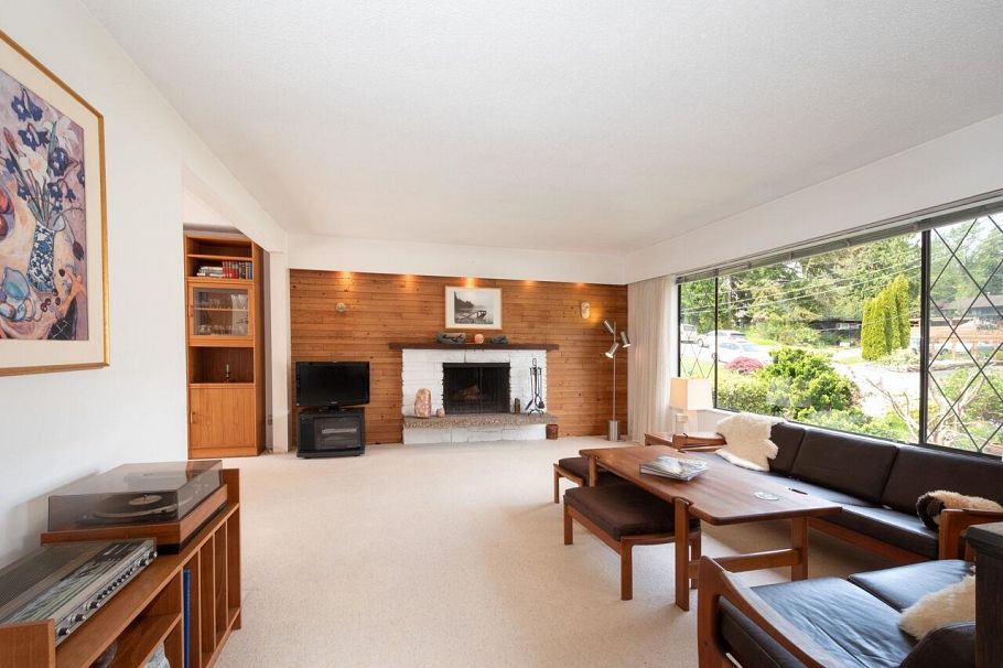 4057 Violet Street North Vancouver, BC - 4
