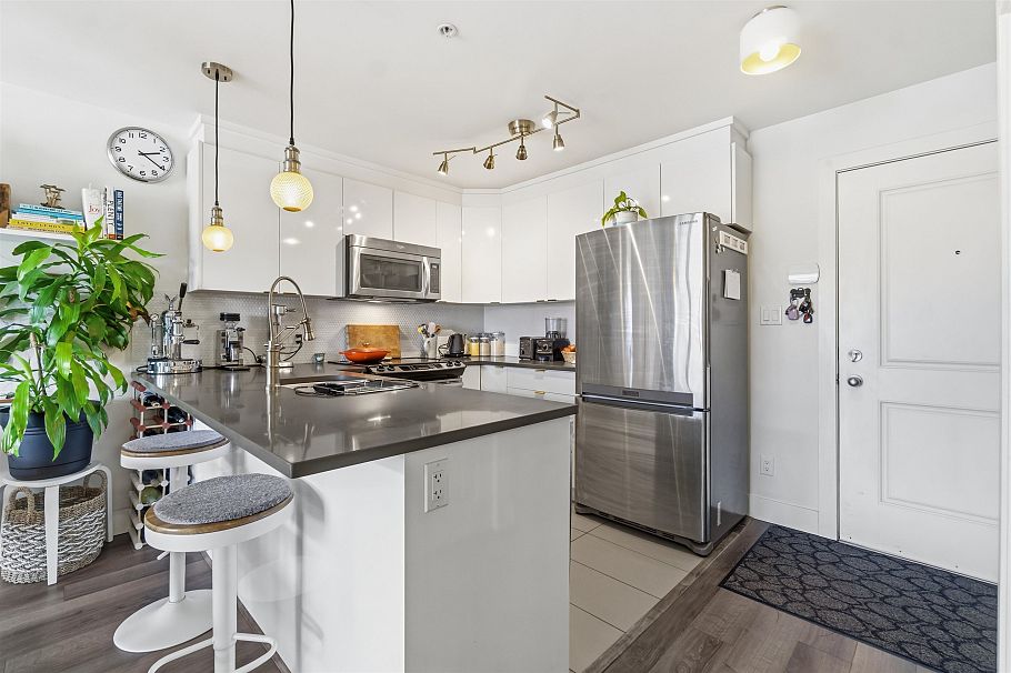 212 4338 Commercial Street Vancouver, BC - 14