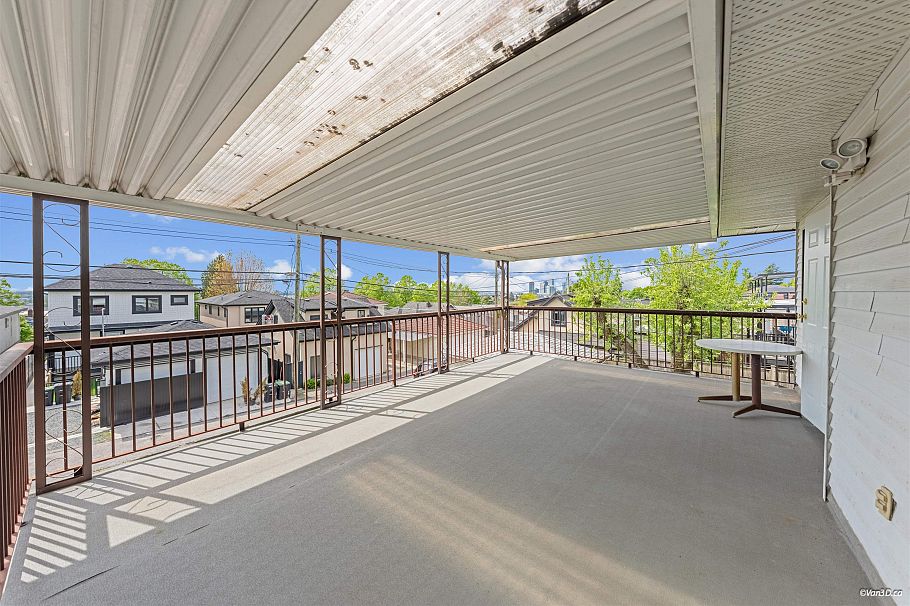 586 E 59th Avenue Vancouver, BC - 22