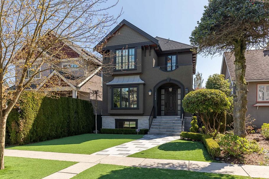 2958 W 40th Avenue Vancouver, BC - 1