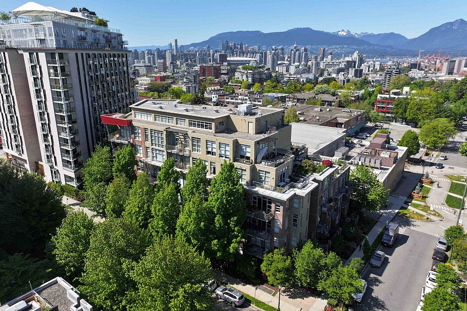 414 2635 Prince Edward Street Vancouver, BC - 1