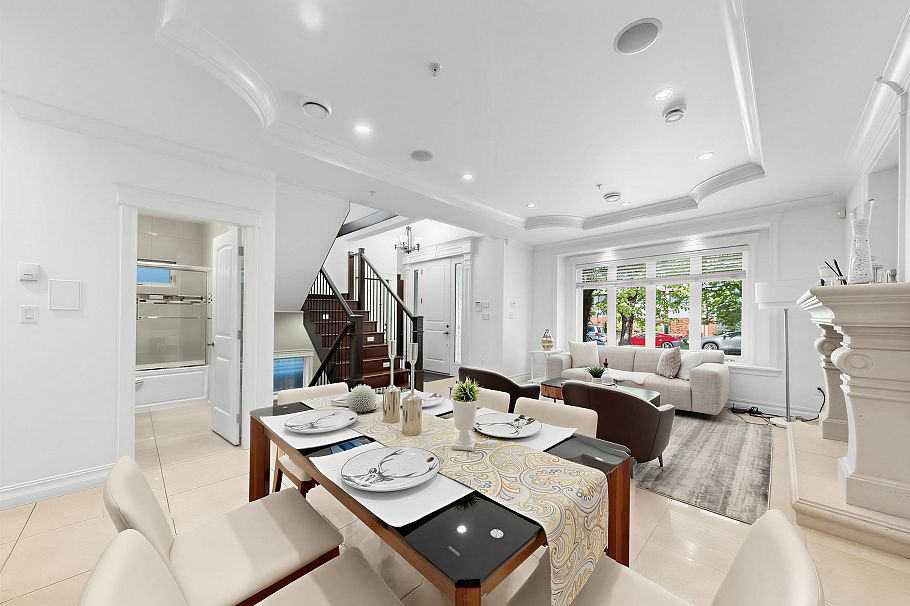 2456 E 45th Avenue Vancouver, BC - 5