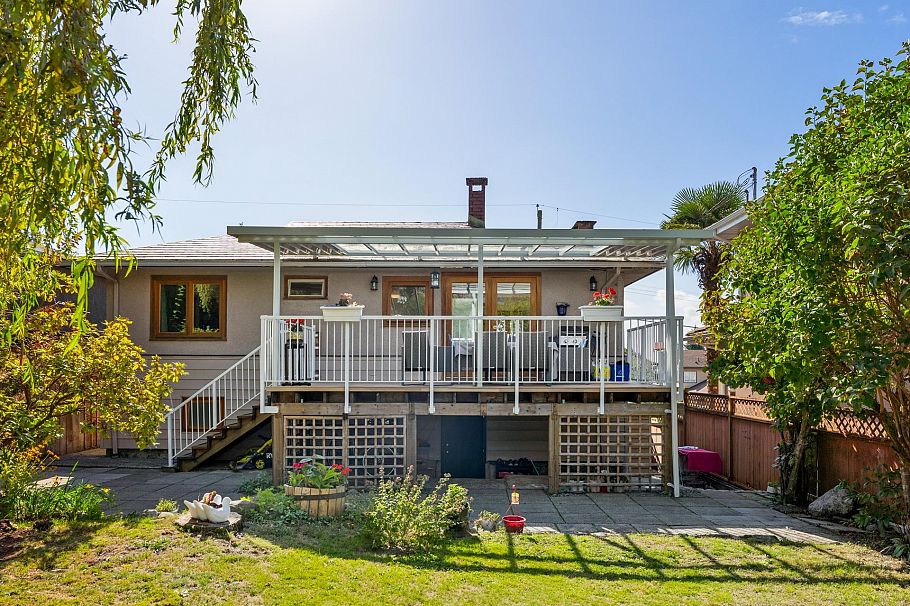430 W Kings Road North Vancouver, BC - 28