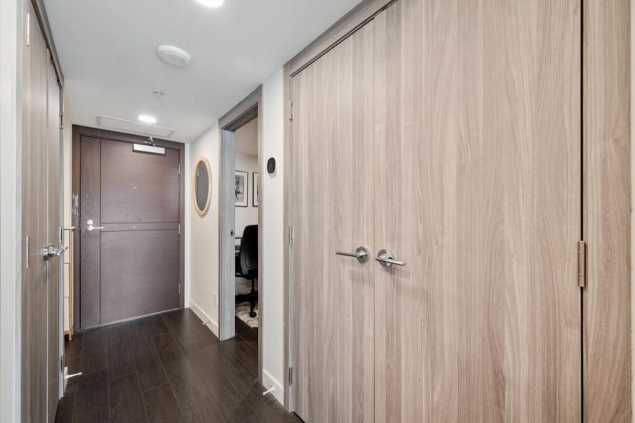 911 8800 Hazelbridge Way Richmond, BC - 16