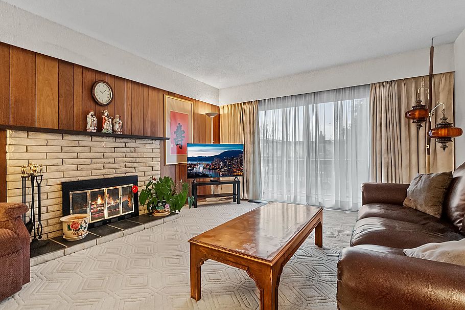 352 E 38th Avenue Vancouver, BC - 3