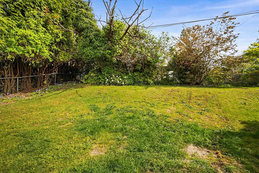 2762 Newmarket Drive North Vancouver, BC - 23