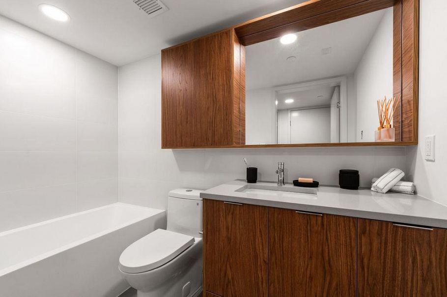 307 2419 Grant Street Vancouver, BC - 14