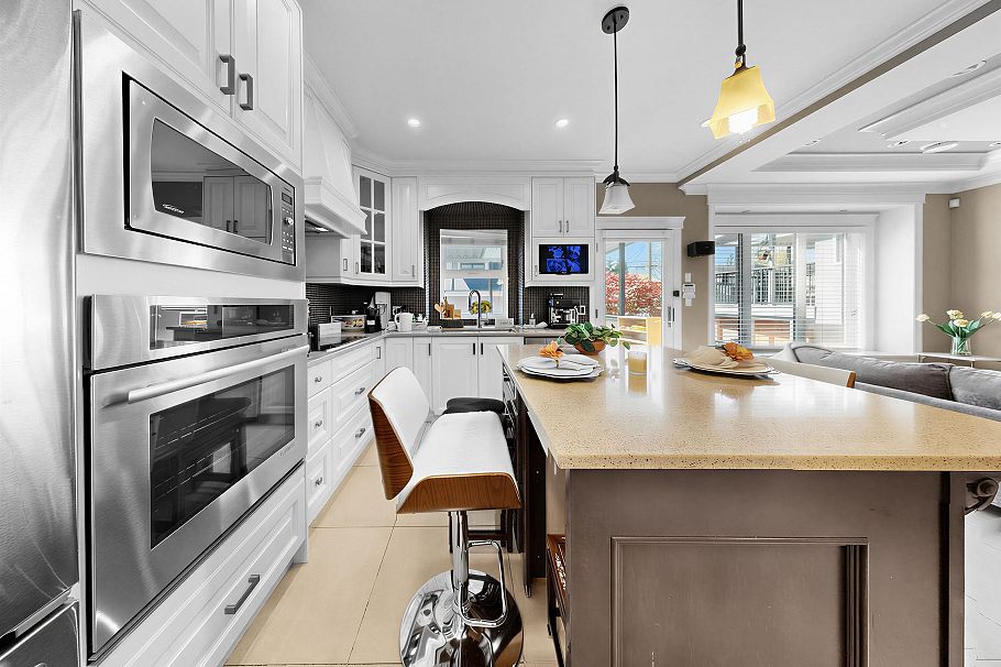 2456 E 45th Avenue Vancouver, BC - 9