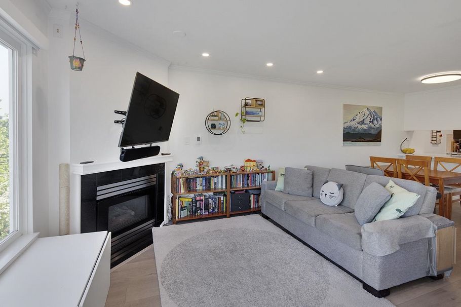 207 3280 W Broadway Vancouver, BC - 5