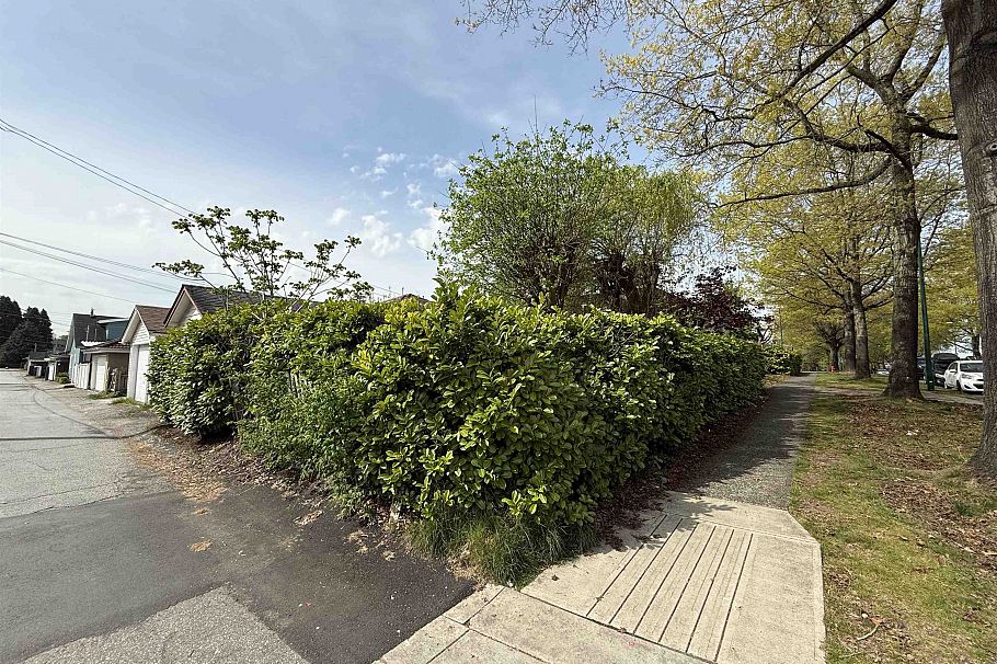 3660 E 22nd Avenue Vancouver, BC - 5