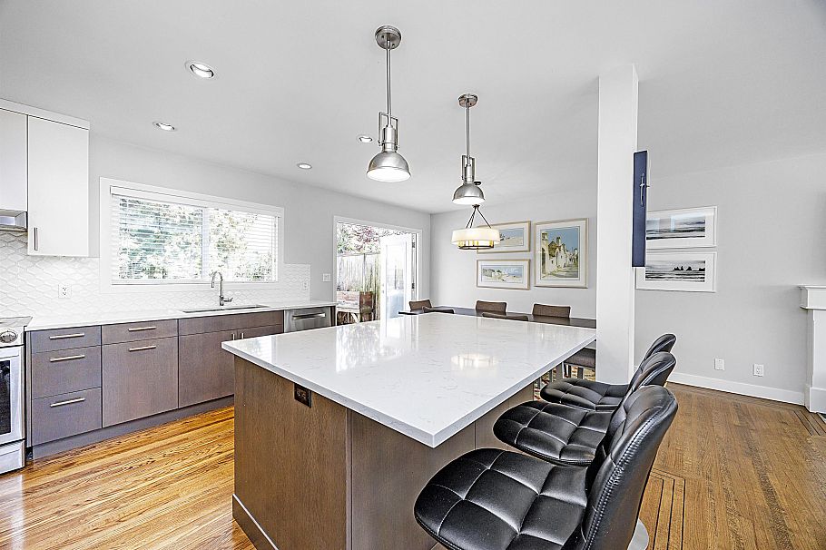 1388 E 20th Street North Vancouver, BC - 5