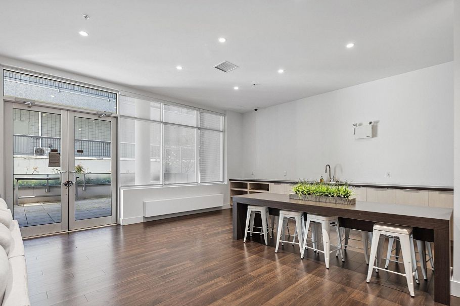 204 711 W 14th Street North Vancouver, BC - 30