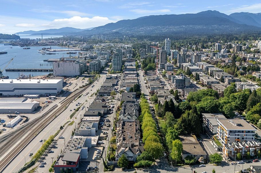 303 365 E 1st Street North Vancouver, BC - 23