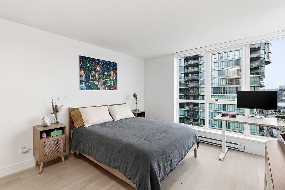 2004 120 Milross Avenue Vancouver, BC - 17