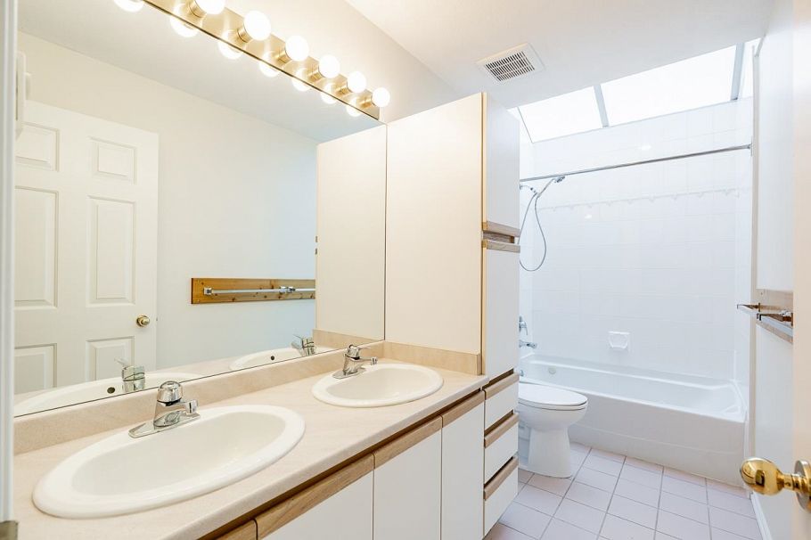 238 W 4th Street North Vancouver, BC - 23