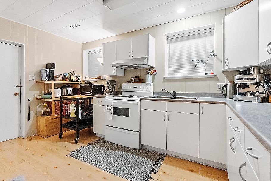 352 E 38th Avenue Vancouver, BC - 16