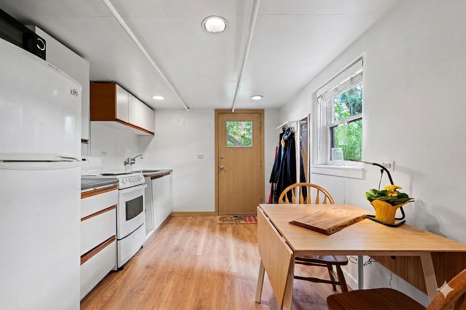 38 N Slocan Street Vancouver, BC - 30