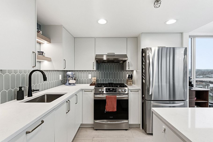 2004 120 Milross Avenue Vancouver, BC - 11