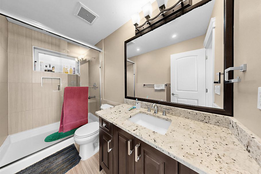 2456 E 45th Avenue Vancouver, BC - 27