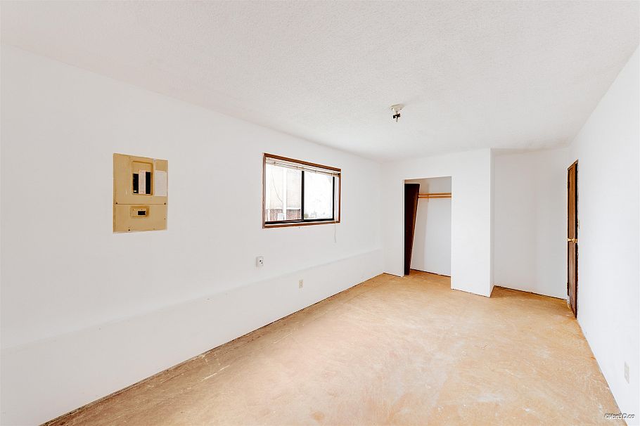 586 E 59th Avenue Vancouver, BC - 7