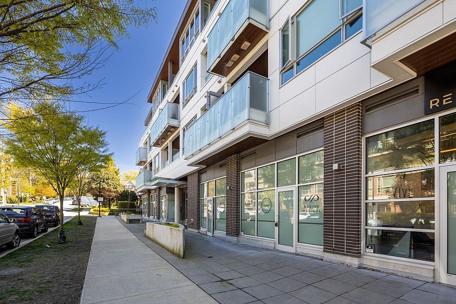 204 711 W 14th Street North Vancouver, BC - 2