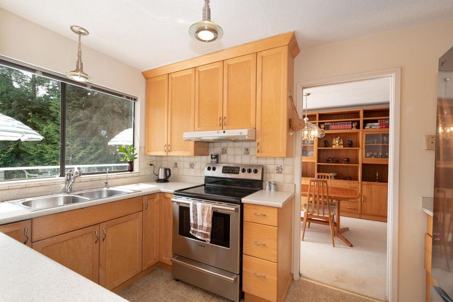 4057 Violet Street North Vancouver, BC - 10