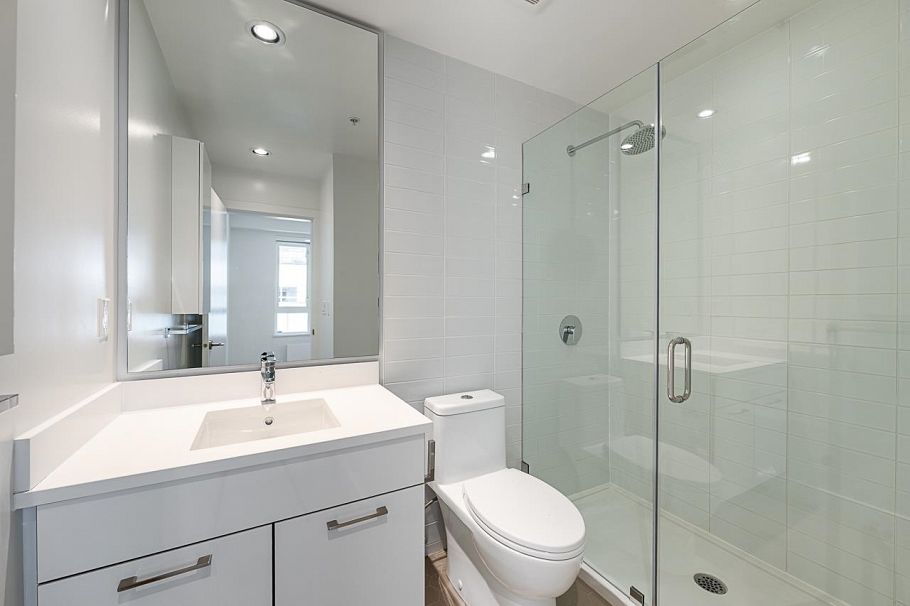 204 711 W 14th Street North Vancouver, BC - 17