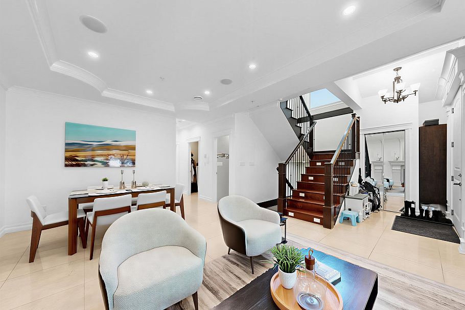 2456 E 45th Avenue Vancouver, BC - 4