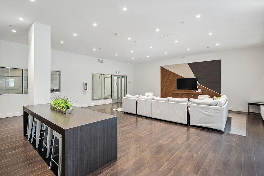 204 711 W 14th Street North Vancouver, BC - 31