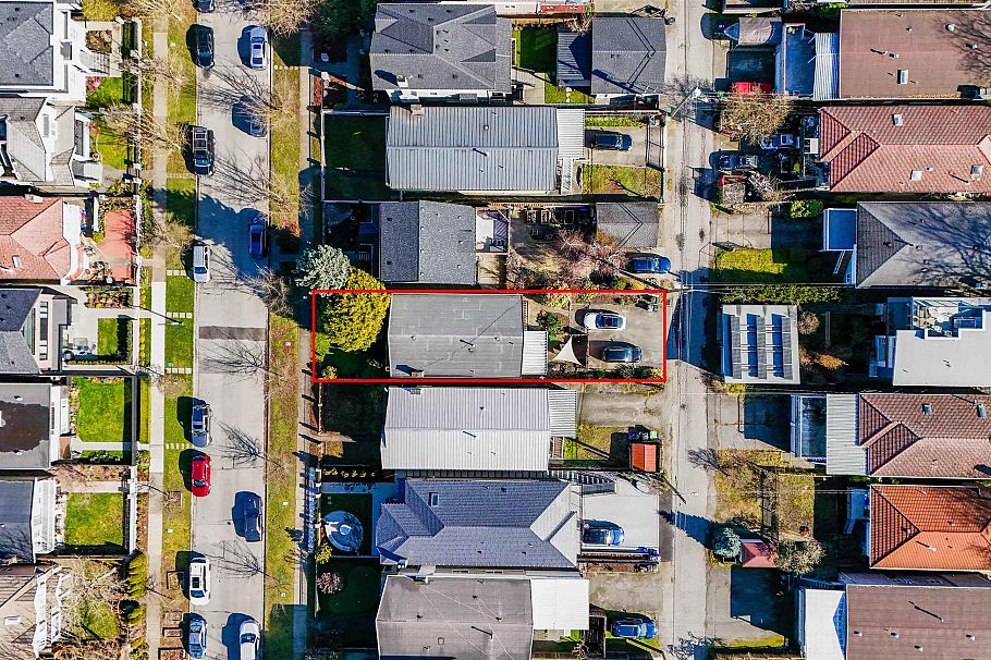 352 E 38th Avenue Vancouver, BC - 25