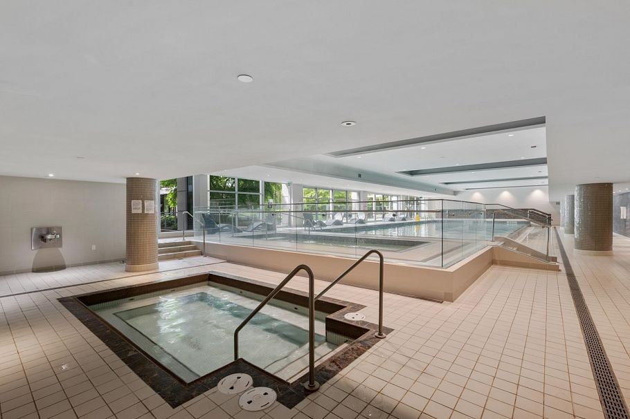 911 8800 Hazelbridge Way Richmond, BC - 27