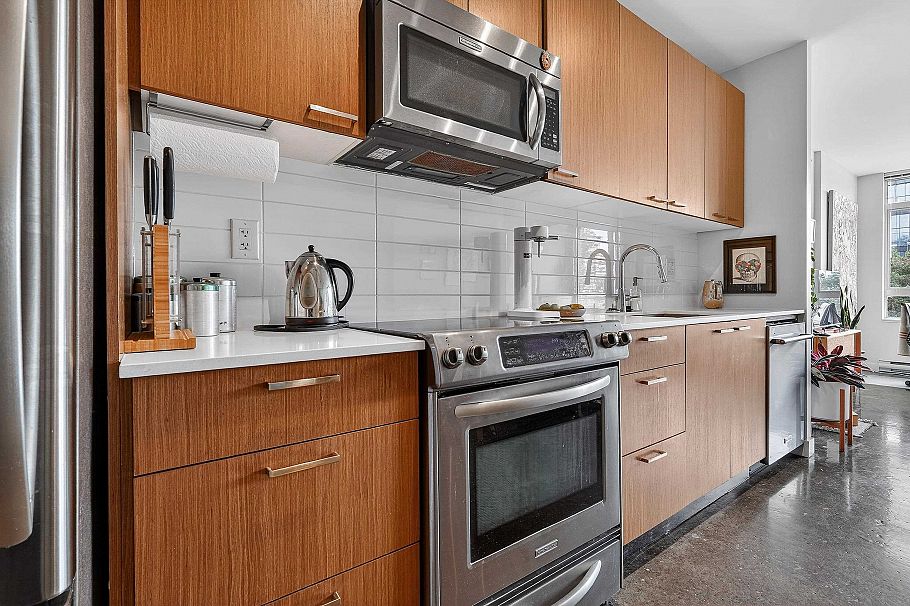 417 221 Union Street Vancouver, BC - 2