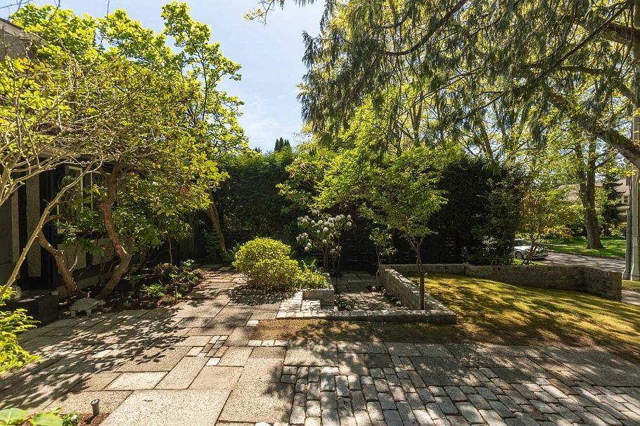 5976 Alma Street Vancouver, BC - 2