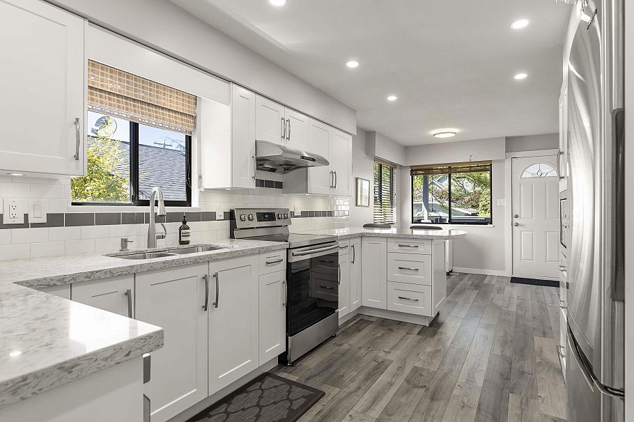 3765 W 30th Avenue Vancouver, BC - 12