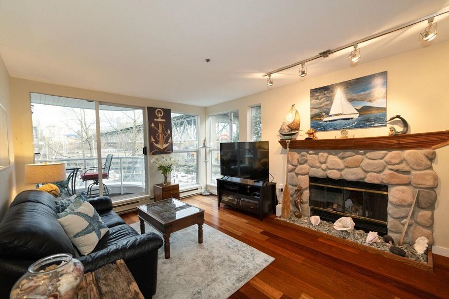 302 1502 Island Park Walk Vancouver, BC - 8